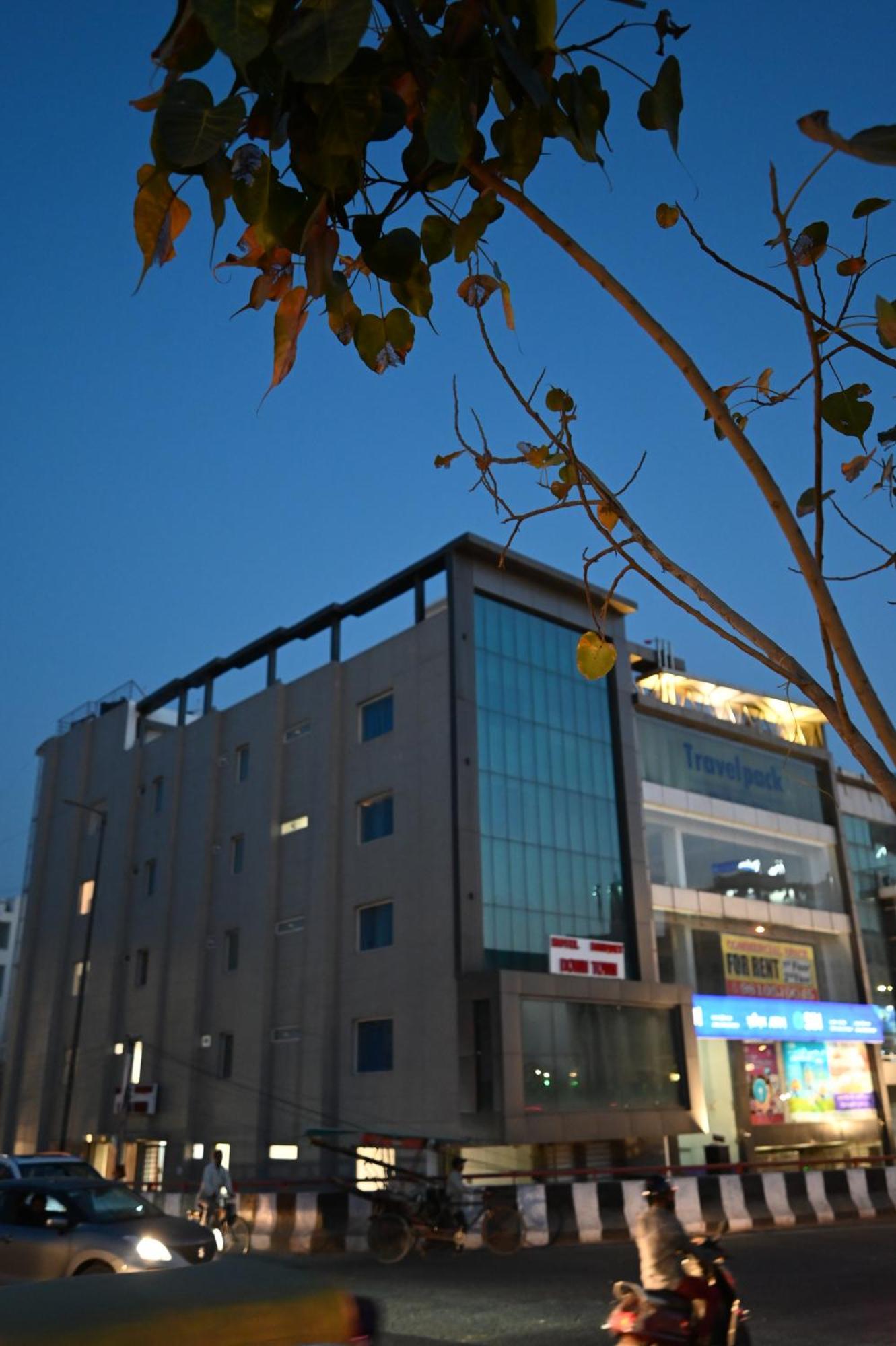 Hotel Down Town Paschim Vihar Delhi  Exterior foto